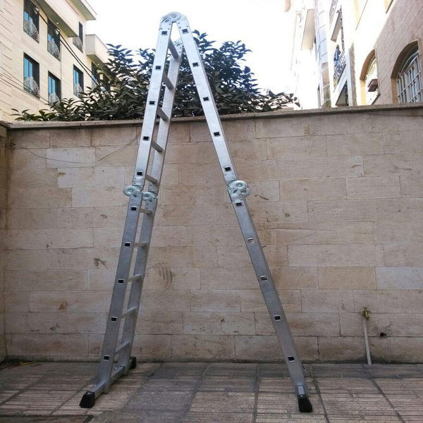نردبان مخابراتی آلومینیومی نزدیک دیوار