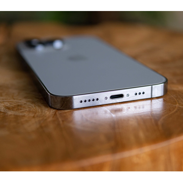 iPhone-13-Pro-Lightning